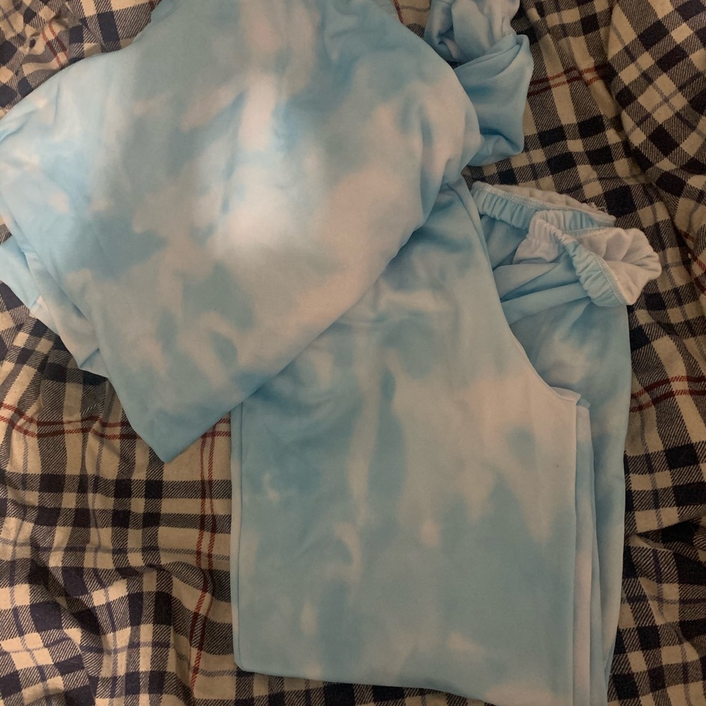 Sky blue matching sweatsuit!